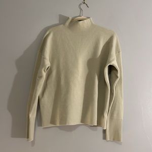 EUC light light green funnel neck Tahari sweater size XL